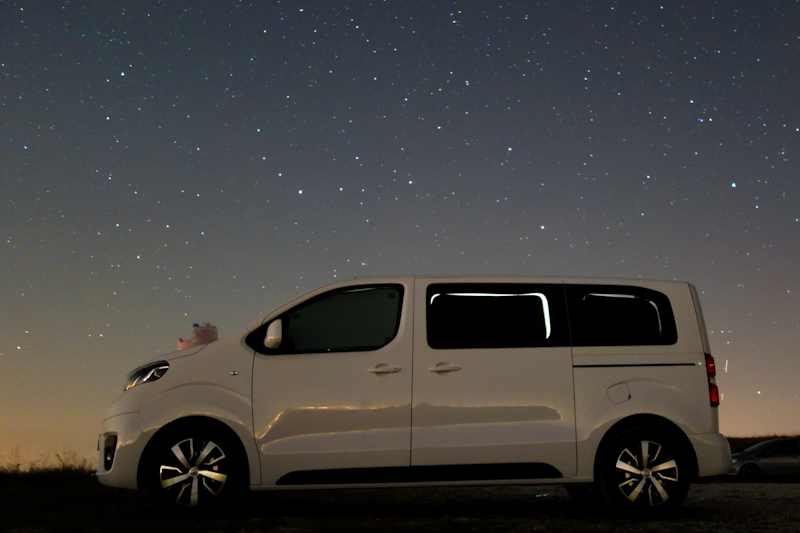 Il nostro Beluga sotto le stelle, nel parcheggio in cima al monte Pizzoc.